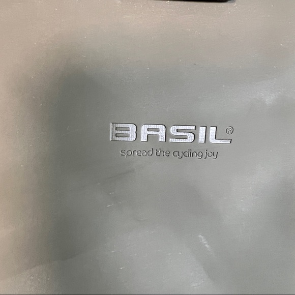 BASIL SoHo bicycle backpack NORDLICHT. 17 Liters in moss green. Backpack/Pannier - Picture 5 of 9